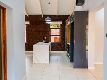 2 Bedroom Flat & Apartment