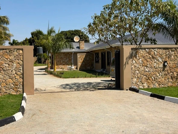 6 Bedroom House