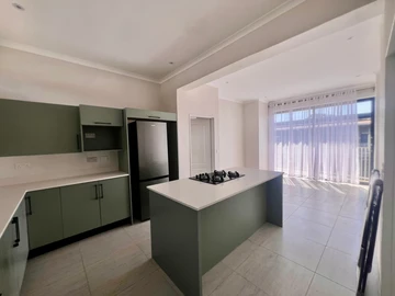 2 Bedroom Flat & Apartment
