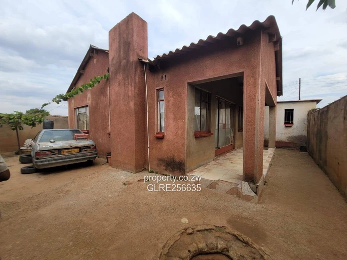 Spacious 6-Bed Granary Park Home — Tiled Verandah & Walled Yard