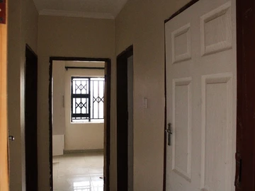 2 Bedroom Flat & Apartment