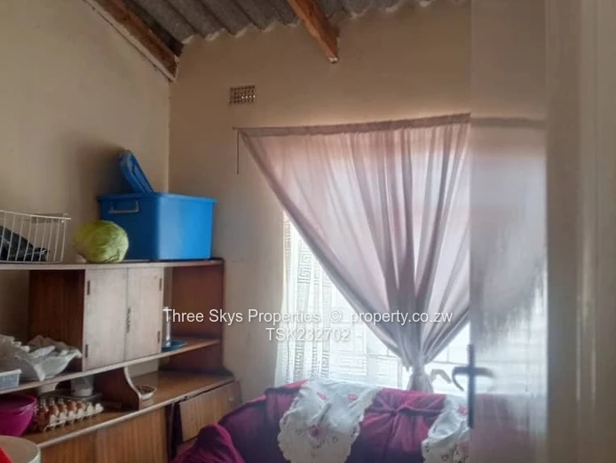 Budiriro House With Borehole