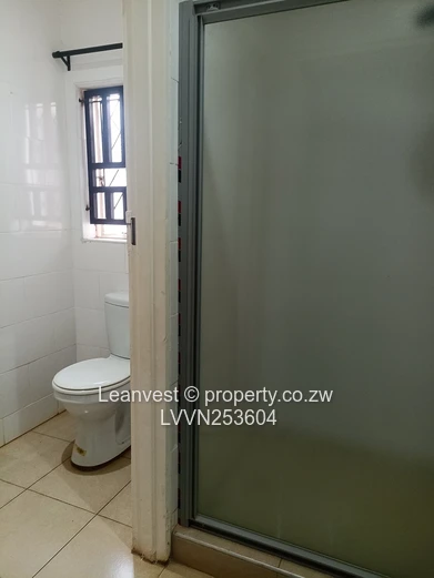 Vainona: 3-Bed Home on 4000m² with Pool & Borehole