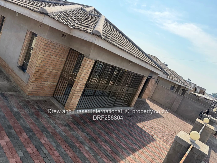 Modern 4-Bed Home in Mabvazuva, Ruwa, Borehole $135k