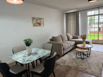 2 Bedroom Flat & Apartment