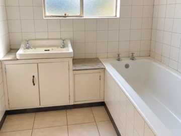 2 Bedroom Flat & Apartment