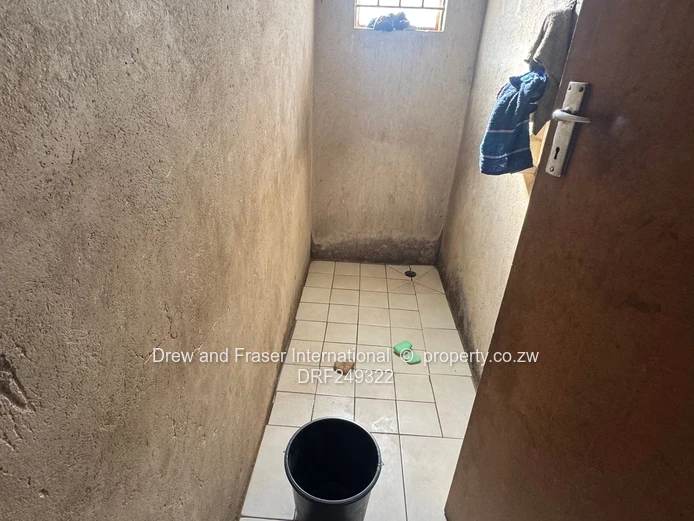 Walled 4-Bed House in Chitungwiza with community Borehole
