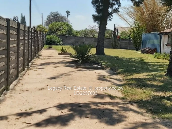 Hatfield 4-Bed Family Home on 4050m² with Flatlet