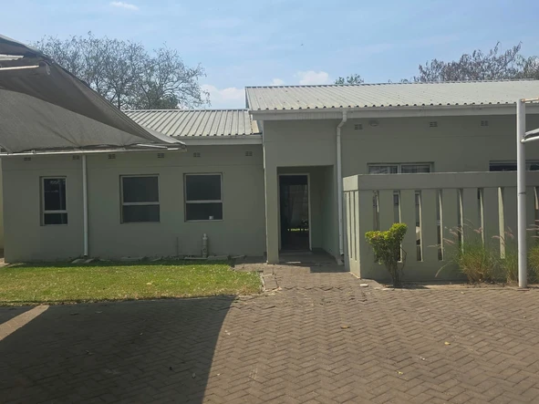 2 Bedroom Flat & Apartment