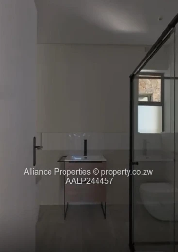 Greendale Coronation – Modern 4-Bedroom Home with Solar Backup & 24hr Security (USD $2,000)