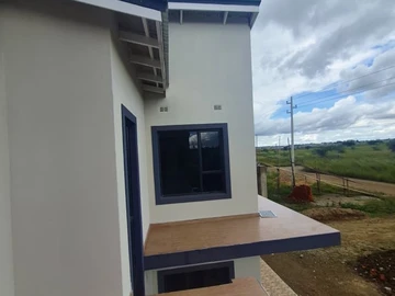 4 Bedroom Flat & Apartment