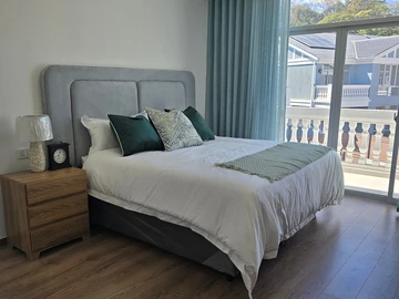 4 Bedroom Flat & Apartment