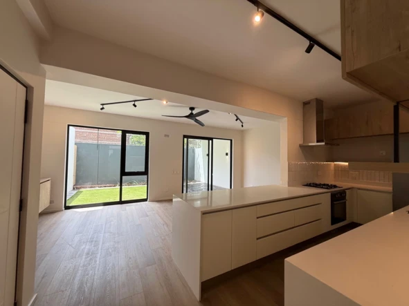 3 Bedroom Flat & Apartment