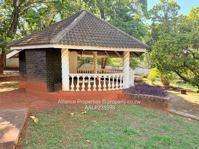 Harare's Finest, 7-Bed Glenlorne Executive Rental with Pool, Borehole & Dual Lounges $3000/Month