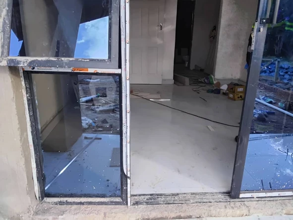 4 Bedroom Flat & Apartment