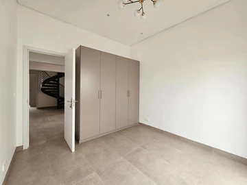 4 Bedroom Flat & Apartment