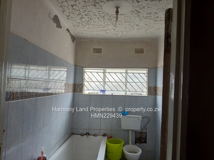 Chitungwiza Unit L Extension Property For Sale