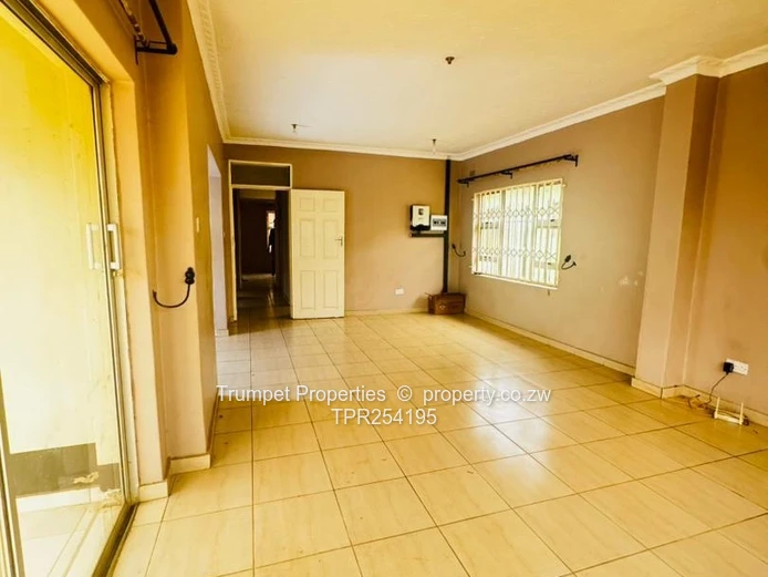 Aspindale Park 3-Bed — Main En-Suite, Solar & Secure