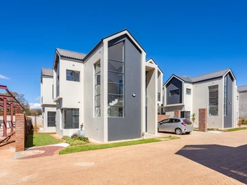 2 Bedroom Flat & Apartment