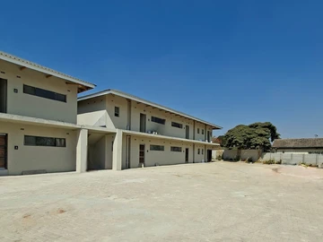 2 Bedroom Flat & Apartment