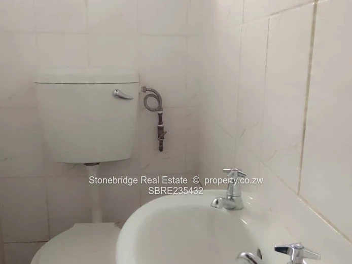 2 Bedroomed House in Sunninghill to rent