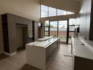 4 Bedroom Flat & Apartment