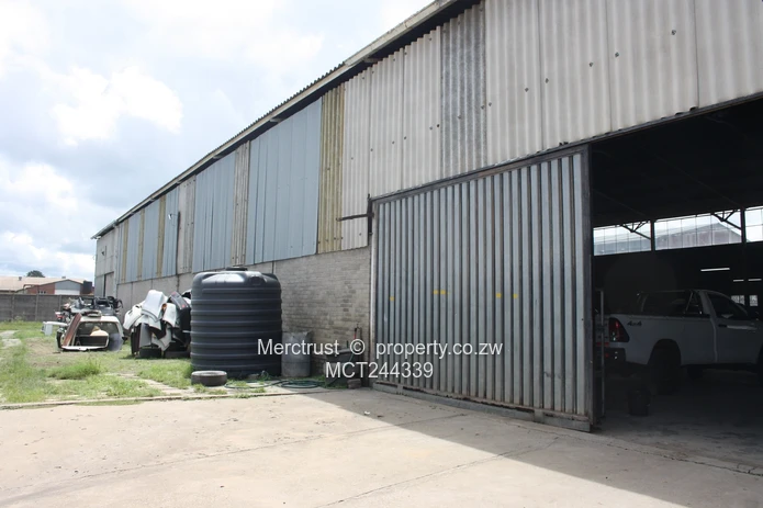 Spacious factory/warehouse