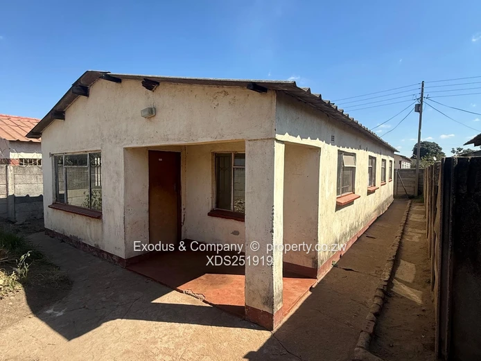 To Let: Spacious 5 Bedroom House in Warren Park