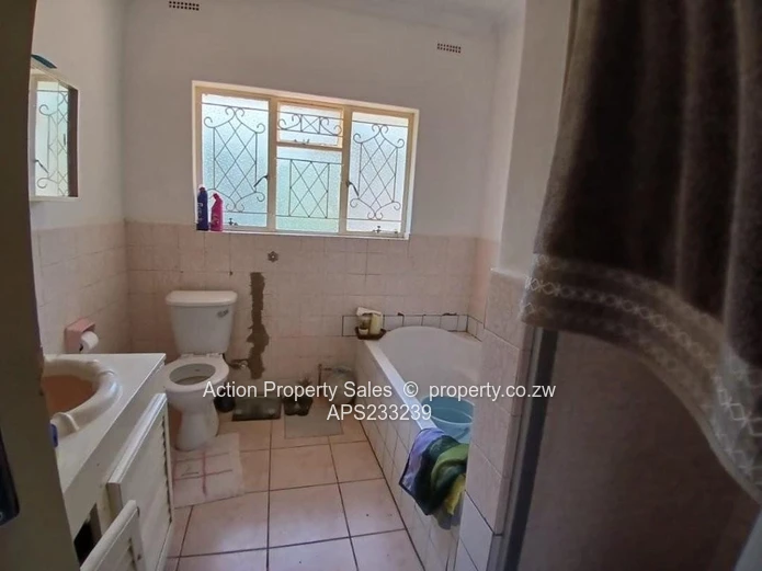 Family Home In Greystone Park! 