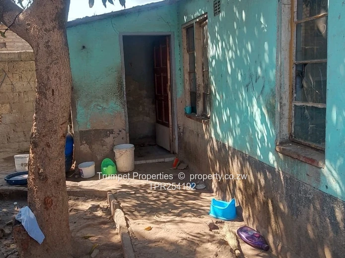 Mbare 2-Bed Fixer on 233 m² — Municipal Water & Good ZESA