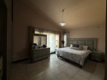 3 Bedroom Flat & Apartment