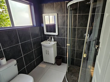 6 Bedroom House