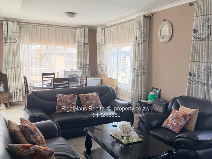 Gated 3-Bed Aspindale Park Home — Bright Rooms & Modern Bath