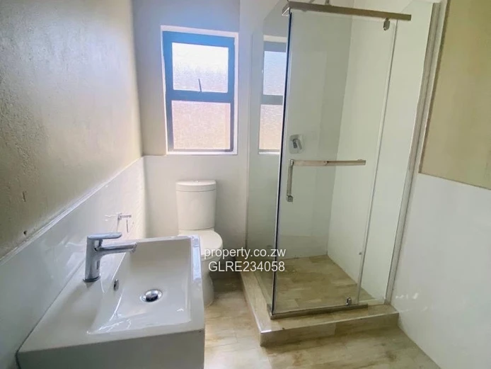 Spacious 3-Bedroom Flat to Let in Avondale West 