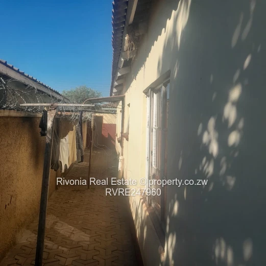 Brick-Walled 3-Bed Glen Norah A Home with Borehole