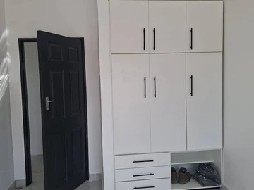 4 Bedroom Flat & Apartment