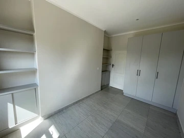 2 Bedroom Flat & Apartment