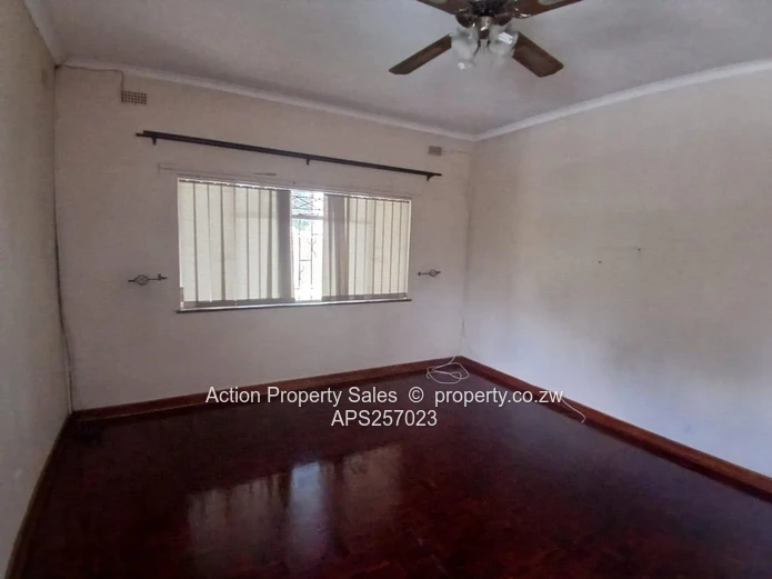 Neat Home Suitable For Offices Also! 