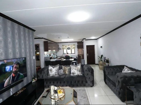 3 Bedroom Flat & Apartment