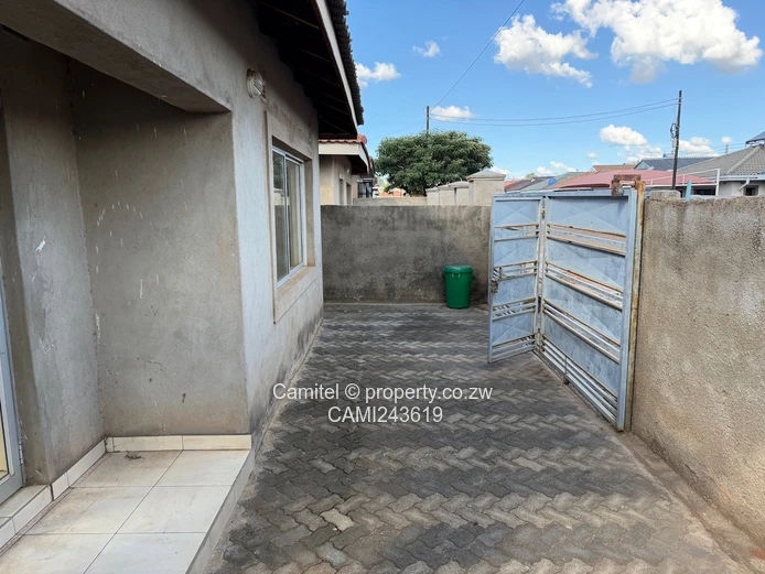 4-Bed Aspindale Park Home — Fitted Kitchen & Gated Yard