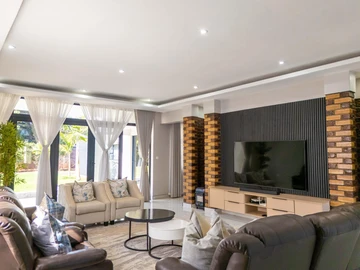 6 Bedroom House