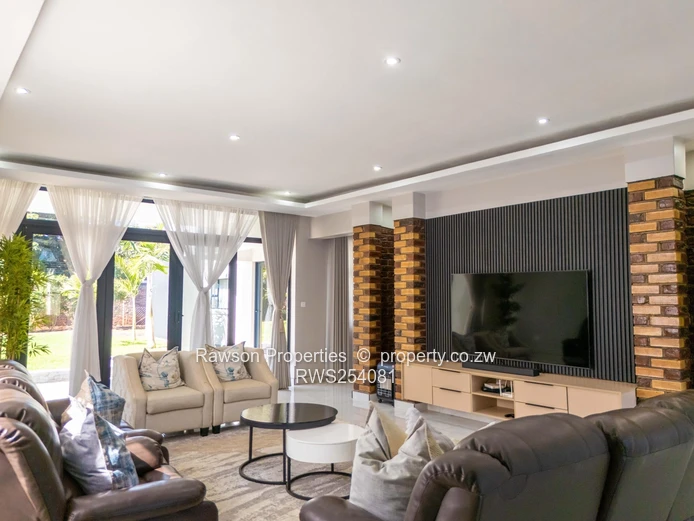 Modern 6-Bed Family Home with Pool & Solar — Mount Pleasant