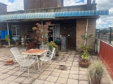 2 Bedroom Flat & Apartment