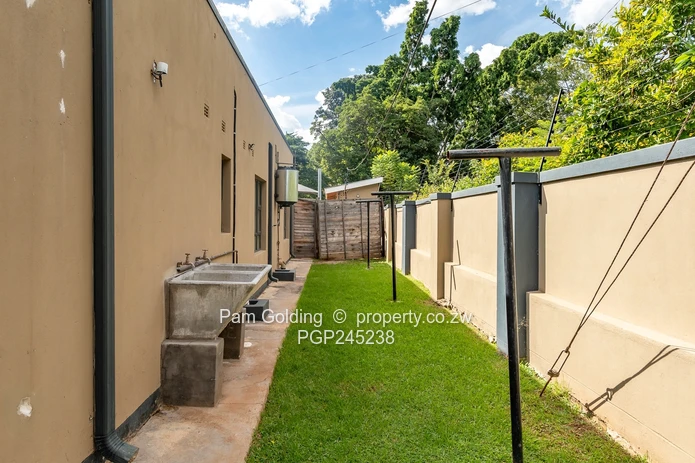 Modern 3 Bedroom Townhouse  (Sole Mandate)