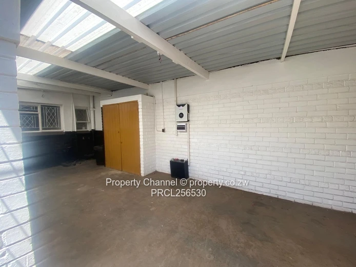 Avondale - Spacious 3-Beds Duplex Garden Flat In a Well Secured Block