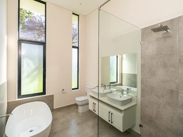 3 Bedroom Flat & Apartment