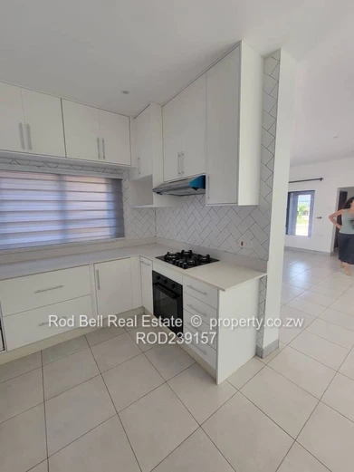 Bright 2-Bed, 2-Bath Townhouse w/ Garden & Parking — Mandara