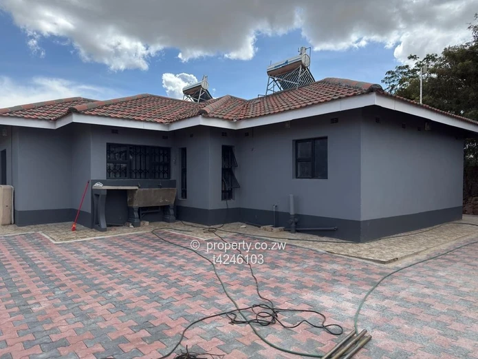 Ruwa Rockview 3 bed house for Rent