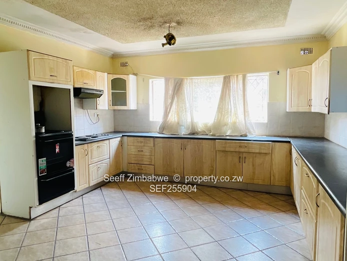 5 Bedroom House For Sale In Old Windsor Ruwa (Sole Mandate)