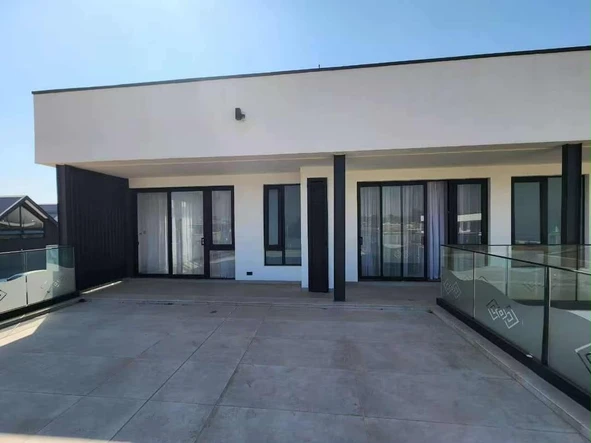 4 Bedroom Flat & Apartment